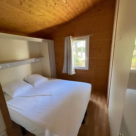 Vue Degagee Sur Au Loin Dağ evi